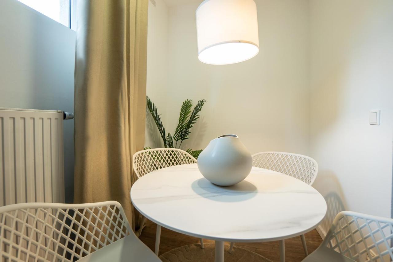Stylish Apartment With Dedicated Working Space And Super King-Size Bed Located Between City Centre And Donau River Viena Exterior foto